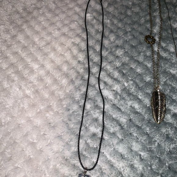 Necklaces - Picture 4 of 6